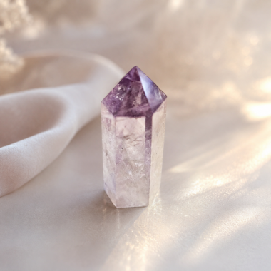 Amethyst-Quarz Kristallspitze – Lichtstein für Klarheit, Ruhe & spirituelle Ausrichtung